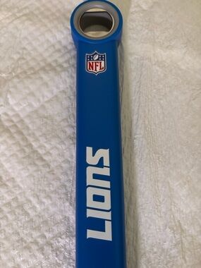 Blue-Handled Stainless Steel Grill Spatula - Blue.  081